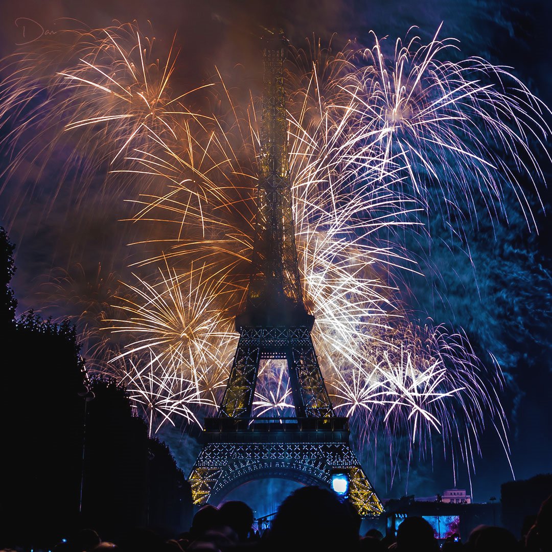 TravelQuin's tweet photo. The Amazing Fireworks on a Mad Night in Paris.
________________________________
@photoquintessence
________________________________
For more great photos &amp; videos from my travels around the world, follow me :)
________________________________
#paris #eiffeltower #france #fi https://t.co/q4W8L9okq0