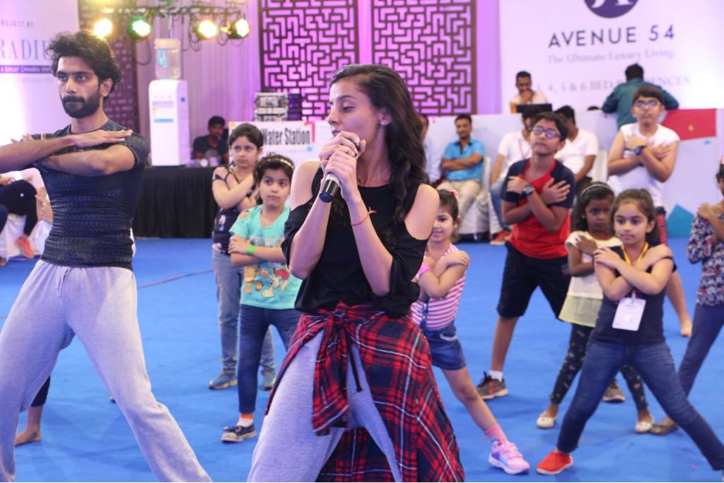 summerfest54's tweet image. And the day ended with a bang! Summer surprises are not yet over at #SantacruzSummerfest. Come over and make the most out of this season. #Avenue54 #RadiusDevelopers 
@_AshleyLobo @saregamamusicac @kanhaicreations @fitestee 
@radiusdeveloper