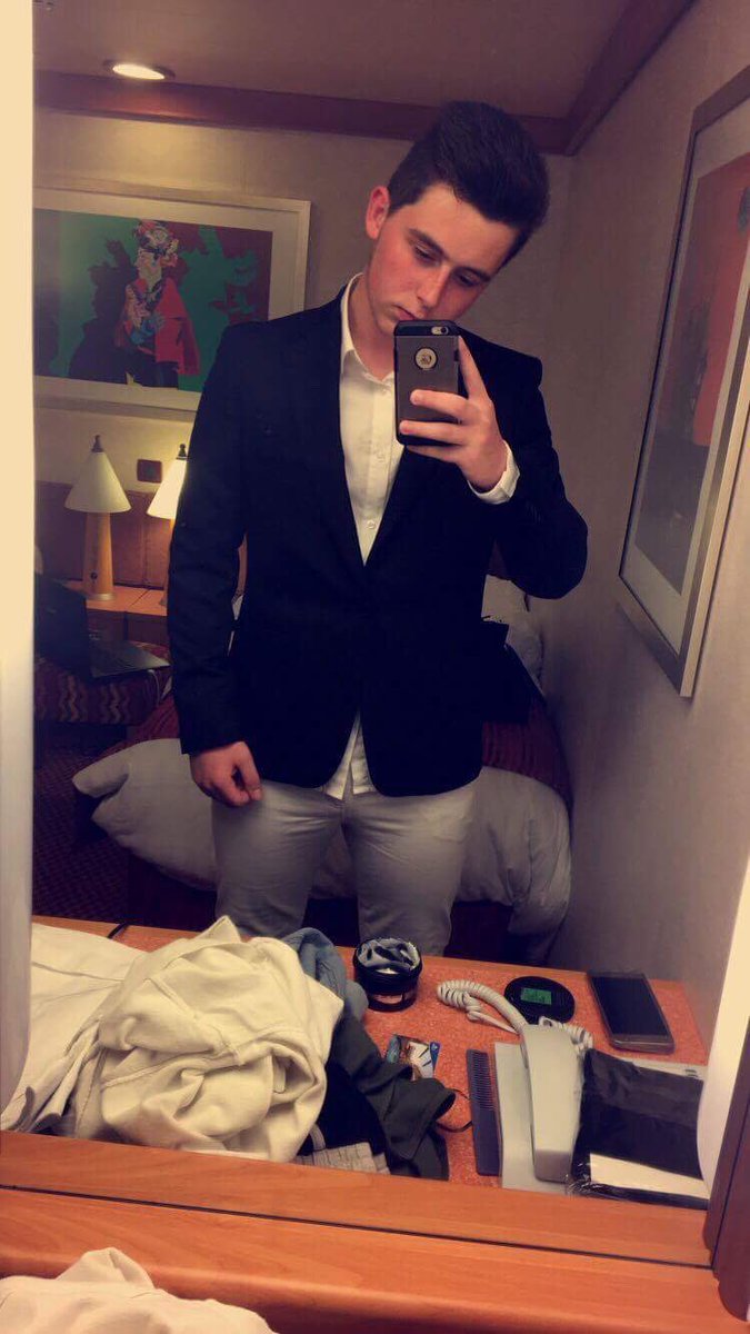 BournonvilleL's tweet photo. Parce que t’es mon moche #PostYourKing 😘💕 @Dorian_Dgtt https://t.co/zKCpXzPLUv