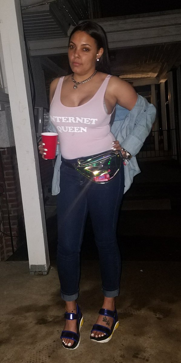 shesastevenson's tweet image. "Body goals on these hoes, white paint on my toes" ~@NICKIMINAJ 
#InternetQueen