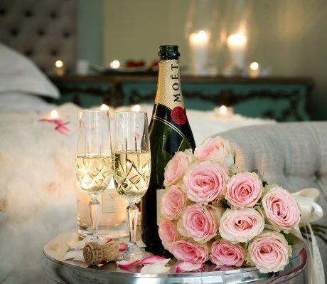 Шампанское и розы. Шампанское и розы фф. Цветы вино конфеты. Букет цветов и шампанское. Taittinger rose nv champagne.