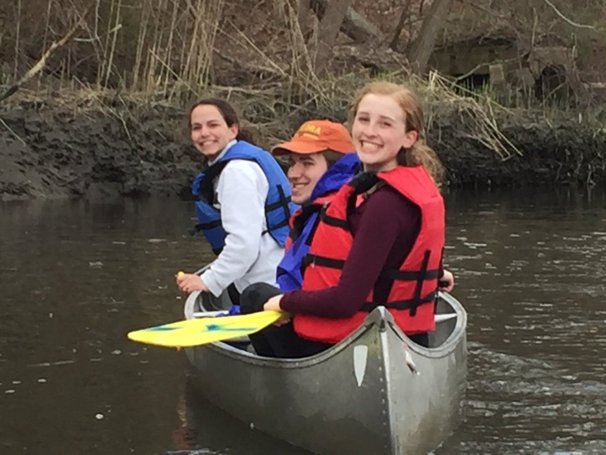WantaghHS's tweet photo. AP Environmental Students exploring the Nissequogue River 🚣🏼‍♀️ https://t.co/fJkHjSCDtL