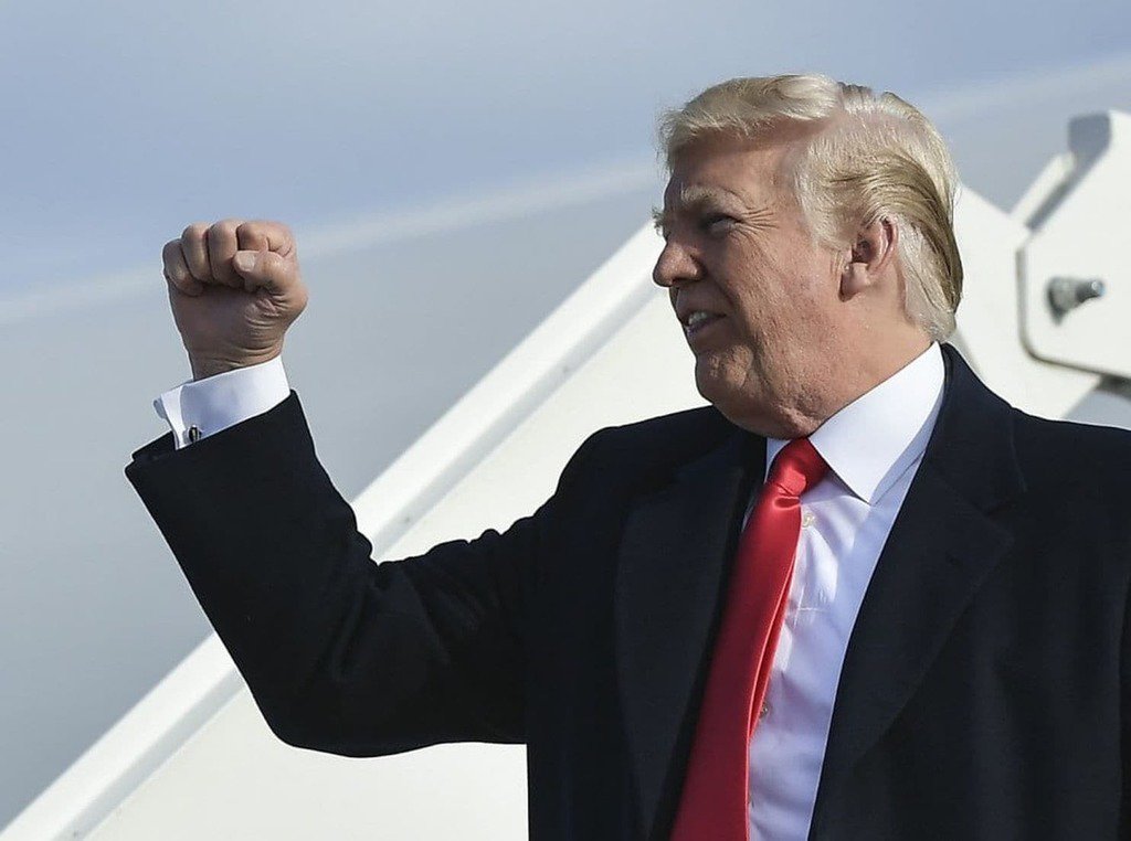 NewsTweetsWorld's tweet photo. #RT NewsInTweetsCom : Washington Post: Opinion: The news media just handed Trump a big win https://t.co/27xE2SUjNL https://t.co/xltfV6zStm #NewsInTweets #WorldNewsInTweets https://t.co/1BM1Q0hox0 https://t.co/aiz6dOTbEm