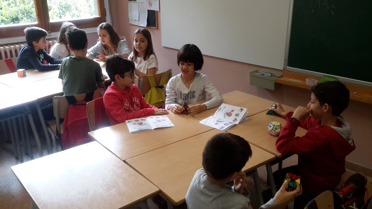 MareJaner's tweet photo. PRIMÀRIA: Els alumnes de 4t han realitzat un taller sobre  com fer el cub de rubik pyramidal. És un joc que vincula les matemàtiques tot ensenyant lògica, raonament, potencia la curiositat, la memòria i la visió espacial. @rubikids https://t.co/YWKjWyE2m9