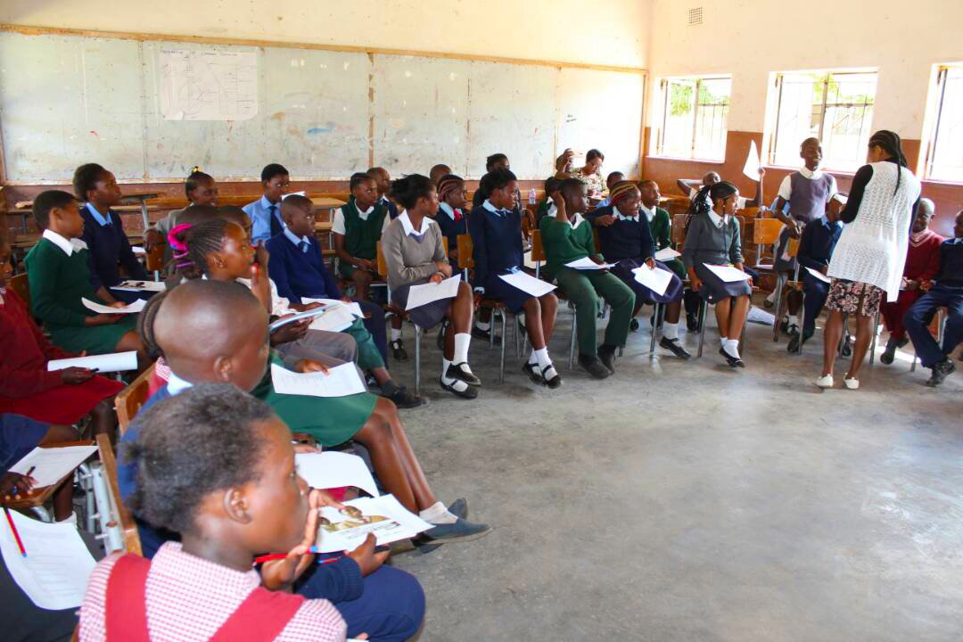 RestlessZambia's tweet photo. The Voice for Action Camp continues,in Mkushi with about 200 pupils gathered at Mkushi Secondary School.
The young leaders have since commenced their lessons on Governance and social Accountability issues.
#makingcareerinformeddecisions
#YOUTHPOWER https://t.co/7GnmhYV9D2