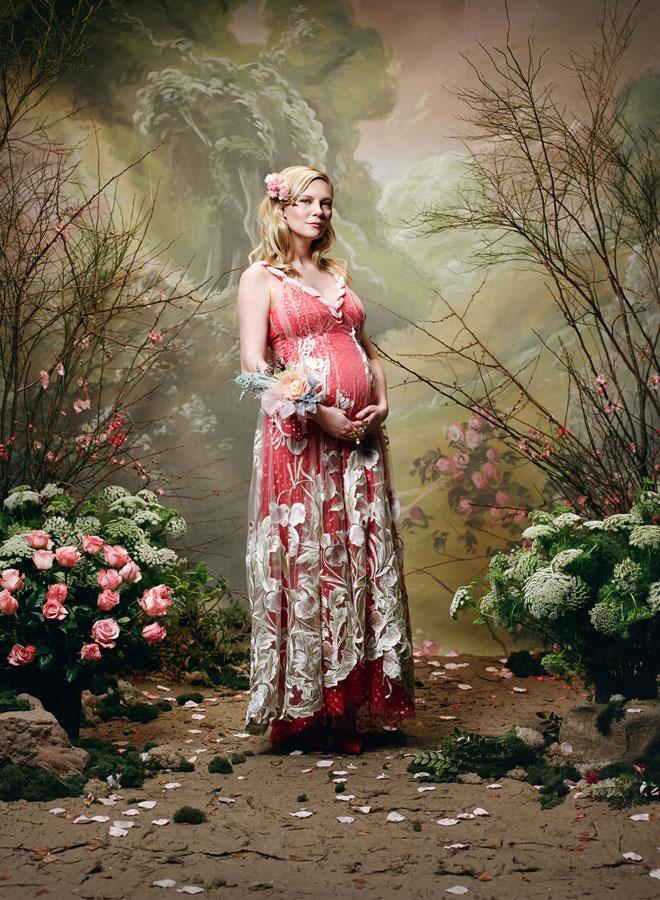 Happy birthday Kirsten Dunst! See our gallery of the star\s best maternity looks:  