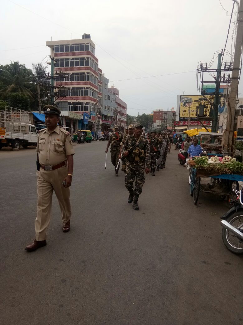 DCPWestBCP's tweet photo. ಇಂದು ಕೆಂಗೇರಿ, ಕೆಪಿ ಅಗ್ರಹಾರ, ಮಾಗಡಿರಸ್ತೆ &amp; ಜ್ಞಾನಭಾರತಿ  ಪೊಲೀಸರು ಅರೆಸೇನಾ ಪಡೆಗಳೊಂದಿಗೆ ವಿಧಾನಸಭೆ ಚುನಾವಣೆ-2018 ರ ಹಿನ್ನಲೆಯಲ್ಲಿ ಠಾಣಾ ಸರಹದ್ದಿನಲ್ಲಿ ಪಥಸಂಚಲನ ನಡೆಸಿರುತ್ತಾರೆ
@Kengeribcp @Kpagraharabcp @Magadiroadbcp @jbharathibcp |#KarnatakaElection2018|#PoliceRouteMarch|#AreaDominationContinued https://t.co/qJYCfMNUme