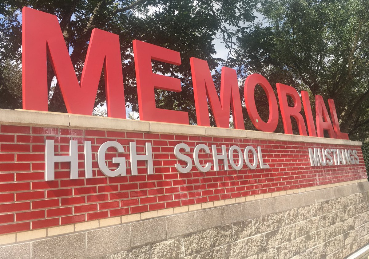 USTadmissions's tweet photo. #USTHouston is here at @MHShouston to chat about #college. Let's talk about #scholarships, #Mustangs! #BeACelt #UST22 #UST23 #UST24 #UST25 https://t.co/ReqKlAUvr0