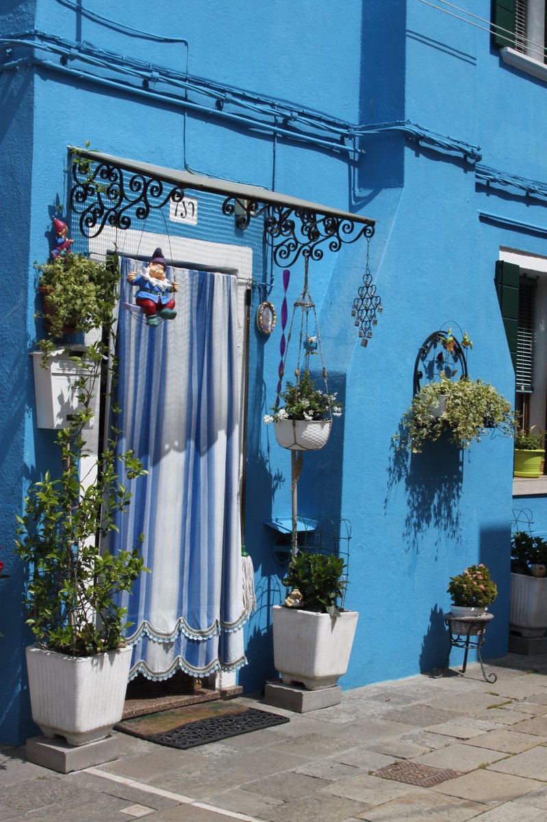 Riassunto della mia domenica a zonzo 👣 Burano famosa per il merletto e le sue casette colorate.
Mi spiace per Murano ma Burano mi ha veramente colpito, Burano è un incanto a cel sereno. 💙🎨