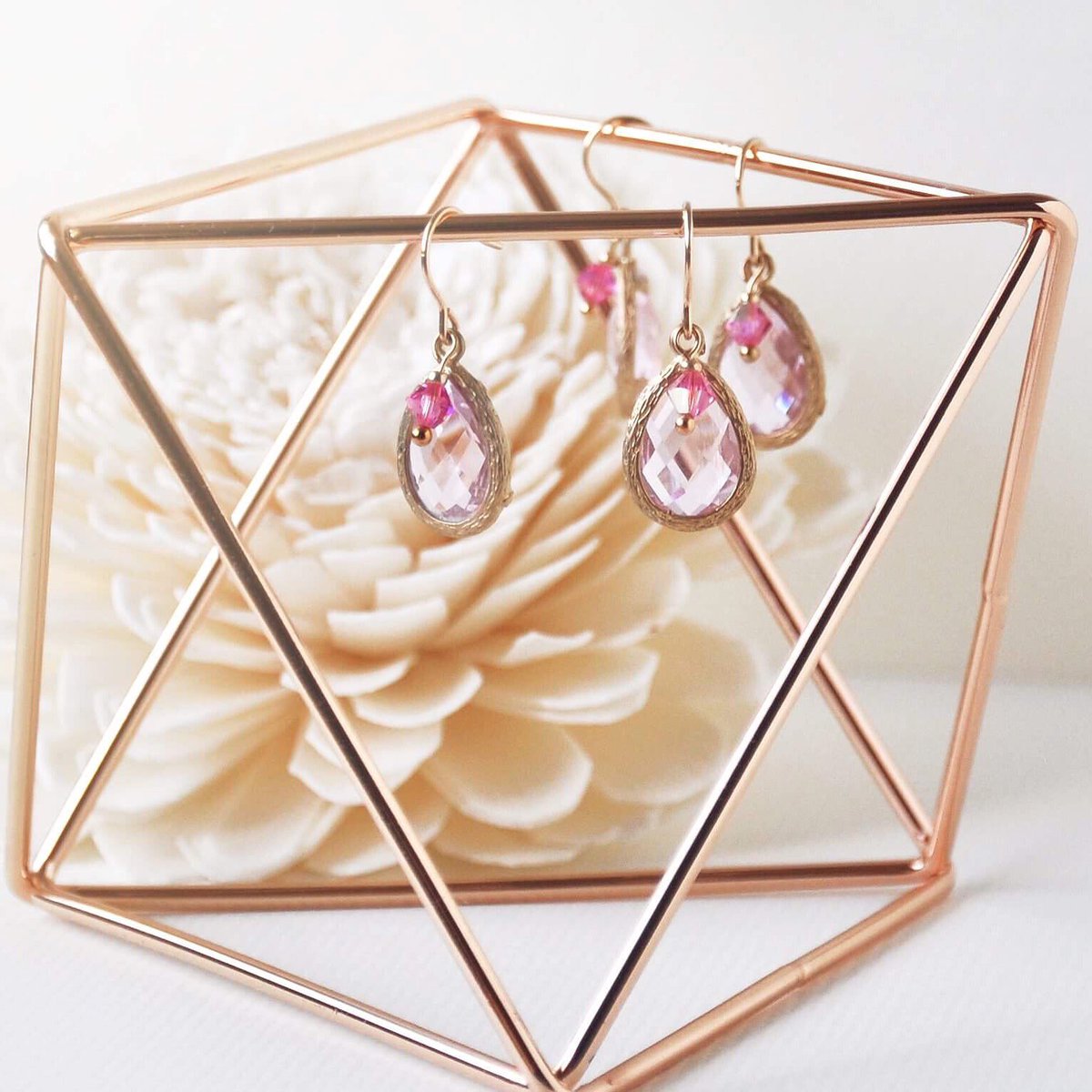 RoseRinah's tweet image. Happy Monday~~ pink crystal earrings are ready in my etsyshop ~~ 14k gold filled earwires with Swarovski element beads😍😍 etsy.com/ca/listing/596…
————————
#ShopEtsy #HandmadeHour #madeinvancouver #graduationgiftideas #etsyseller #giftsforher #pinkthings #cuteearrings