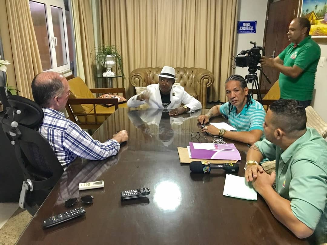 JoaoLeaoOficial's tweet photo. Recebi na tarde de domingo (29), na minha residência, o sacerdote Aritana de Oxossi que filiou ao Progressistas juntamente com Joca Soares.
#PresidentePPBahia #AfroPP #OtrabalhoNaoPara #JuntoaSomosMaisFortes#Bahia https://t.co/0ioqDx7g7L