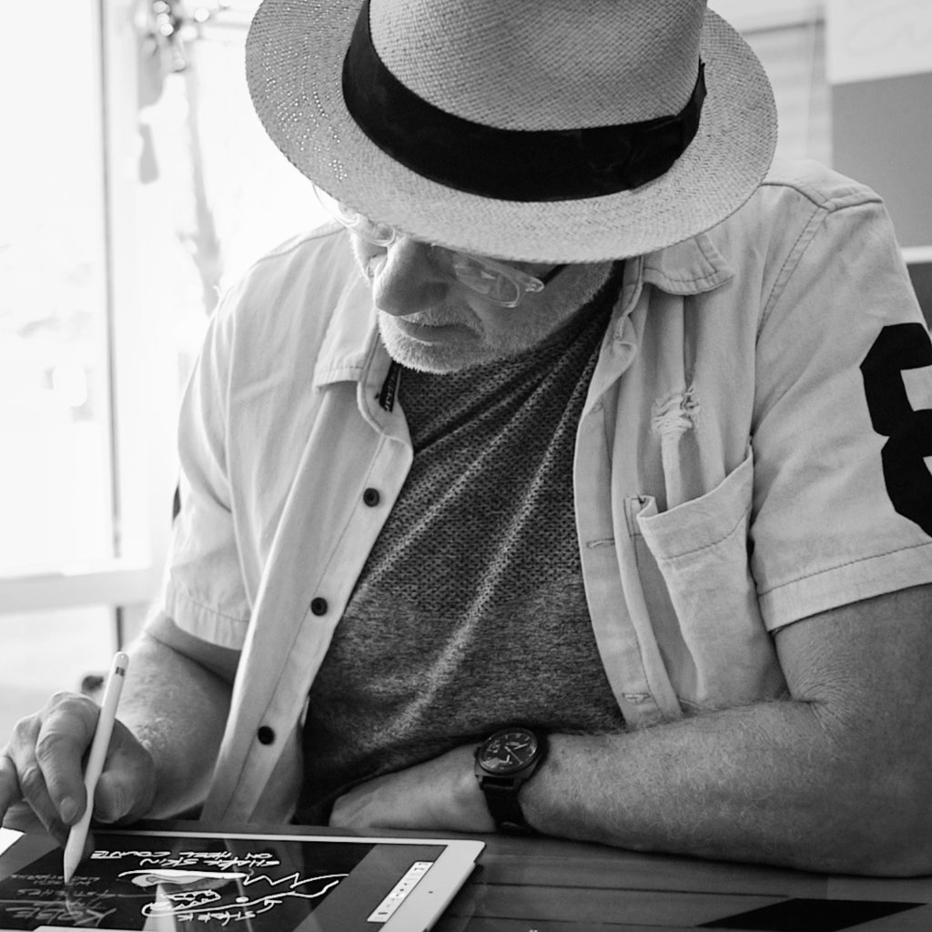 Happy Birthday to the GOAT , Tinker Hatfield! What\s your favorite shoe he\s designed? 