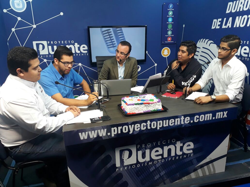 ProyectoPuente's tweet photo. Seguimos con el #DebateJuvenil con los representantes de los candidatos a la Presidencia @JesusAvilaF @JulianRdz21 @JoseLuisLimonD @DavidRojasAcost #ProyectoPuente #EnVivo https://t.co/u9xhmWMIF9 https://t.co/blb47NnsjB
