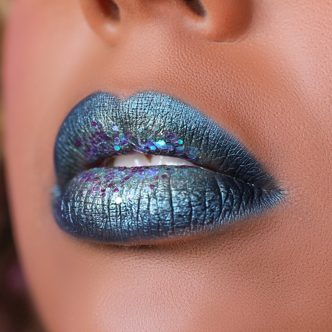 tartecosmetics's tweet photo. A pout worthy of a double take! π π: be a mermaid & make waves eyeshadow palette & mermaid glitter gel #crueltyfree #rethinknatural #tartemermaid #makemermaidwaves https://t.co/d4XOtmjaVN