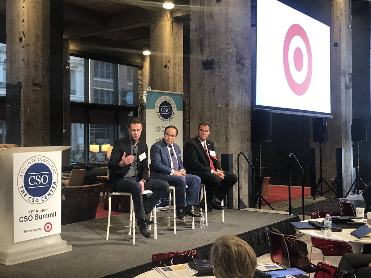 HollyGStowell's tweet image. Panel with security reps from Facebook, Mars Inc., and PetroChina discuss change drivers #csosummit