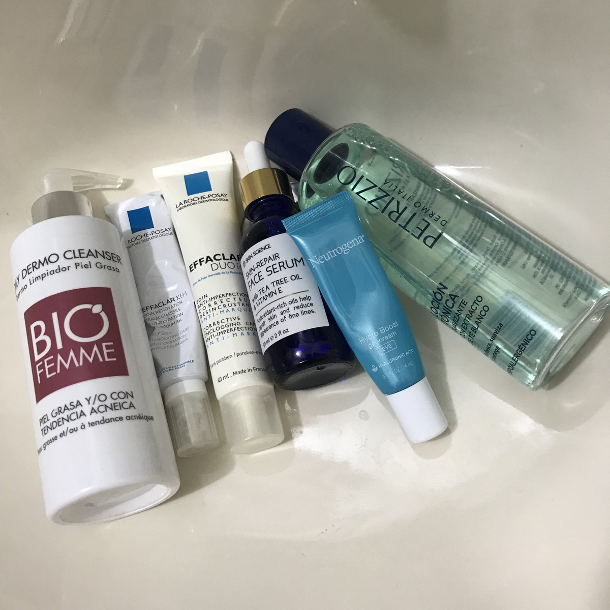 Moda_Ahora's tweet photo. Hola chicas!  Les quiero contar sobre algunos de los productos de #belleza que utilizo para el cuidado de mi rostro, ya que últimamente me he vuelto la loquita de las cremas, tónicos y aceites. #style #Healthcare #fashionblogger https://t.co/ar1KVLtOT8 https://t.co/VPG44FAzm9