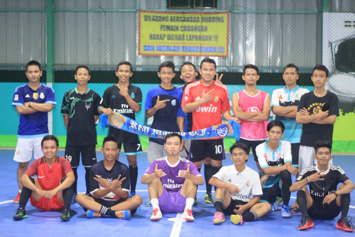 MadridistaKroya's tweet image. #DokumentasiPRMI @Madrid_Indo
.
Muchas Gracias Lurr sudah berkeringat bareng malam ini.
Sampai ketemu di Event Kami selanjutnya.
.
#FutsalPRMI #SparingFutsal #EventPRMI #REALMADRID #madridista #indonesia #community #prmi #peñarealmadriddeindonesia #matchday #HalaMadrid