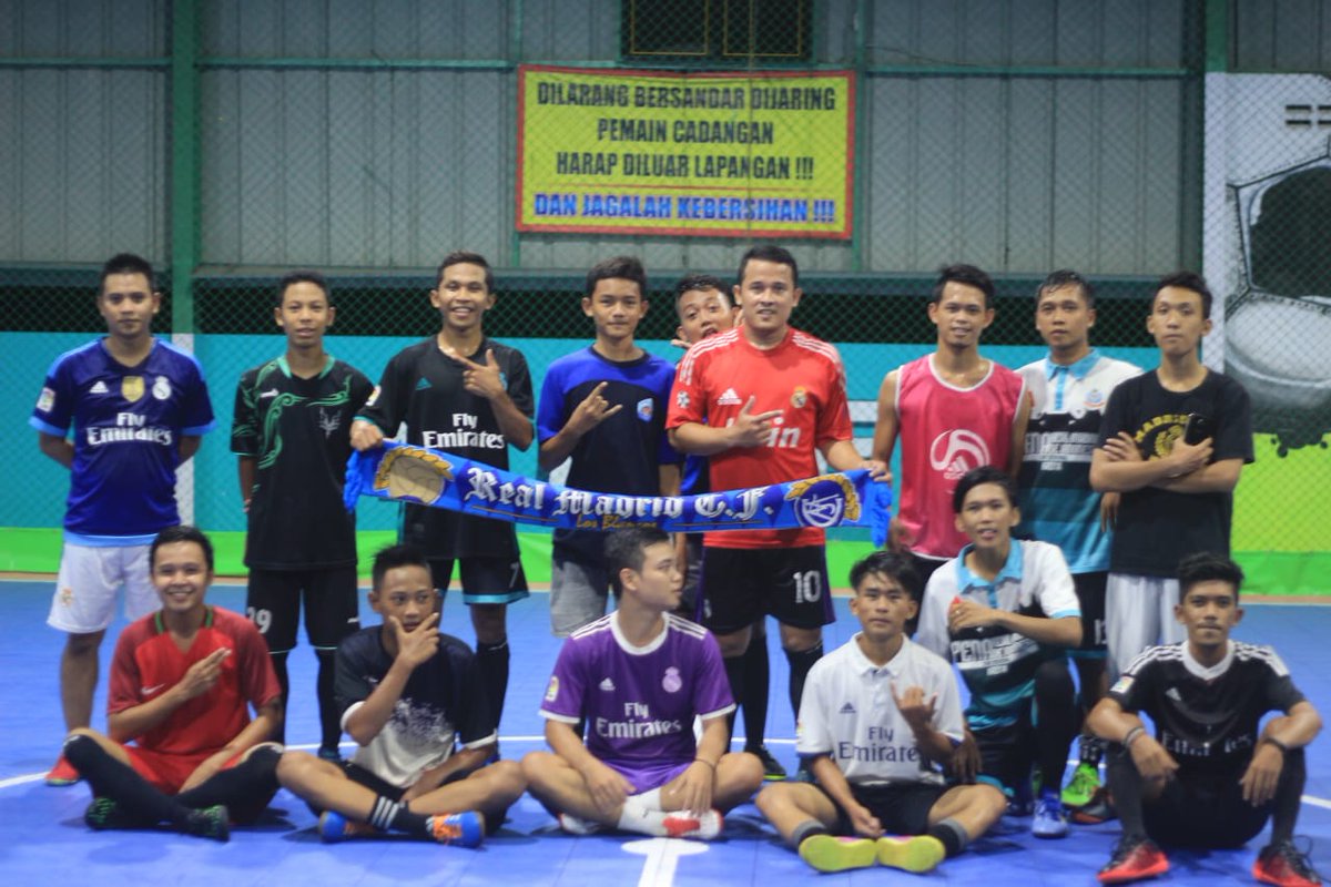 MadridistaKroya's tweet image. #DokumentasiPRMI @Madrid_Indo
.
Muchas Gracias Lurr sudah berkeringat bareng malam ini.
Sampai ketemu di Event Kami selanjutnya.
.
#FutsalPRMI #SparingFutsal #EventPRMI #REALMADRID #madridista #indonesia #community #prmi #peñarealmadriddeindonesia #matchday #HalaMadrid