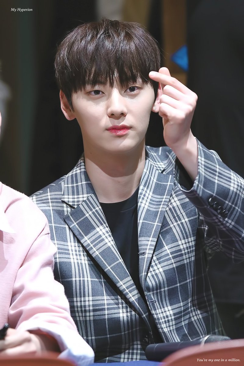 950809_com's tweet photo. 180421 대교타워 팬싸인회 요즘 내 관심사는 너야❣️
#민현 #황민현 #minhyun #워너원 #wannaone https://t.co/0I0ymFWsO9