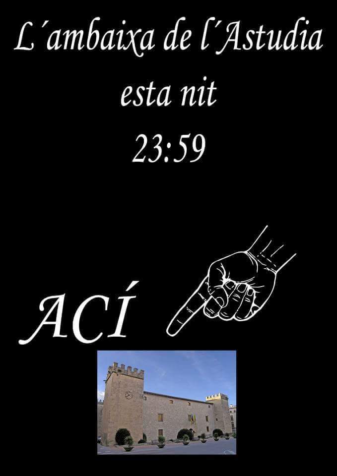 EstudiantesOnil's tweet photo. Aquesta nit a les 23:59 h., a la Plaça Major d'#Onil...L'AMBAIXÀ DE L'ESTUDIÀ!! 🎓 T'esperem per a passar un bon ratet!! 🎓
#EstudiantsOnil #Festes #MorosiCristians #ComparsaEstudiants #bonhumor https://t.co/RLfESzpJqg