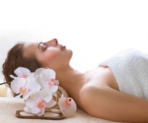 BLUWATERmedispa's tweet photo. What are you getting MOM for Mother's Day? https://t.co/Ysti12B4PH