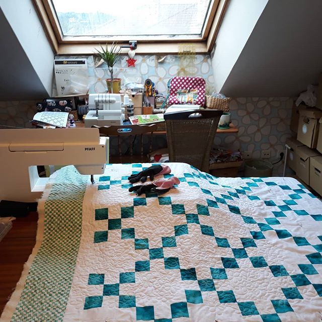 PatchCreatures's tweet image. Cuando eres un poco obsesiva y no puedes dejar de hacer flores! 😉🌼🌼 #acolchadolibre #craftroom #patchwork #gijón ift.tt/2razkBf