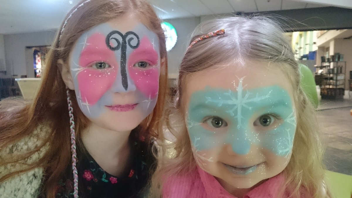 lizzykitten's tweet photo. After rearranging our hol due to Harriets broken leg, we've all had an amazing time @CenterParcsUK this weekend. Special thanks to Alice at the Activity Den for making the girls feel so special on Sun during a recreation of what I originally had planned for Matilda's birthday! https://t.co/ghrxs9n07w