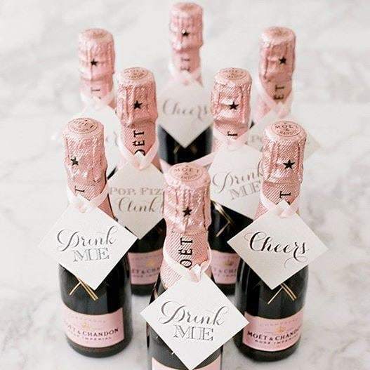 These mini Moet &amp; Chandon Rose Champaign bottles which say “drink me” and “cheers” are the cutest wedding favors! What do you all think? 
photo via  <a href="/lesleemitchell/">Leslee Mitchell 🇺🇸</a> 
@jenniferlongeats #InstagramTakeover #BostonUniversity #BUhospitality #inspirationisever… ift.tt/2r6xfVY