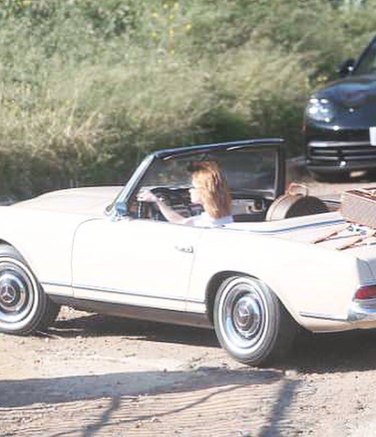 NotEmmaJStone's tweet photo. Me driving away from drama. https://t.co/n4M4GYkQ8B
