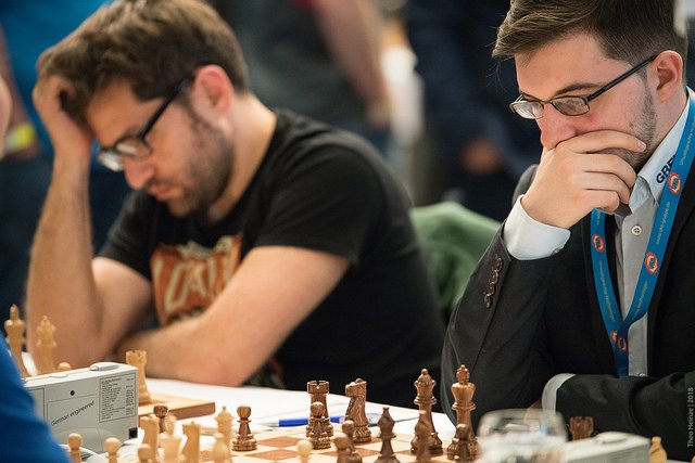 SchachfrBerlin's tweet image. Liebe #Berliner, statt Steine werfen morgen lieber Kötzchen schieben!? In der #Schachbundesliga geht es beim #Schach morgen um alles. Parallel dazu jede Menge #Jugendschach schach2018.berlin/zeitplan @Schachjugend @GRENKEChess @chess24com @chessbasede