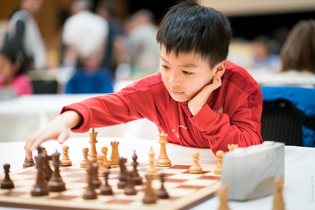 SchachfrBerlin's tweet image. Liebe #Berliner, statt Steine werfen morgen lieber Kötzchen schieben!? In der #Schachbundesliga geht es beim #Schach morgen um alles. Parallel dazu jede Menge #Jugendschach schach2018.berlin/zeitplan @Schachjugend @GRENKEChess @chess24com @chessbasede