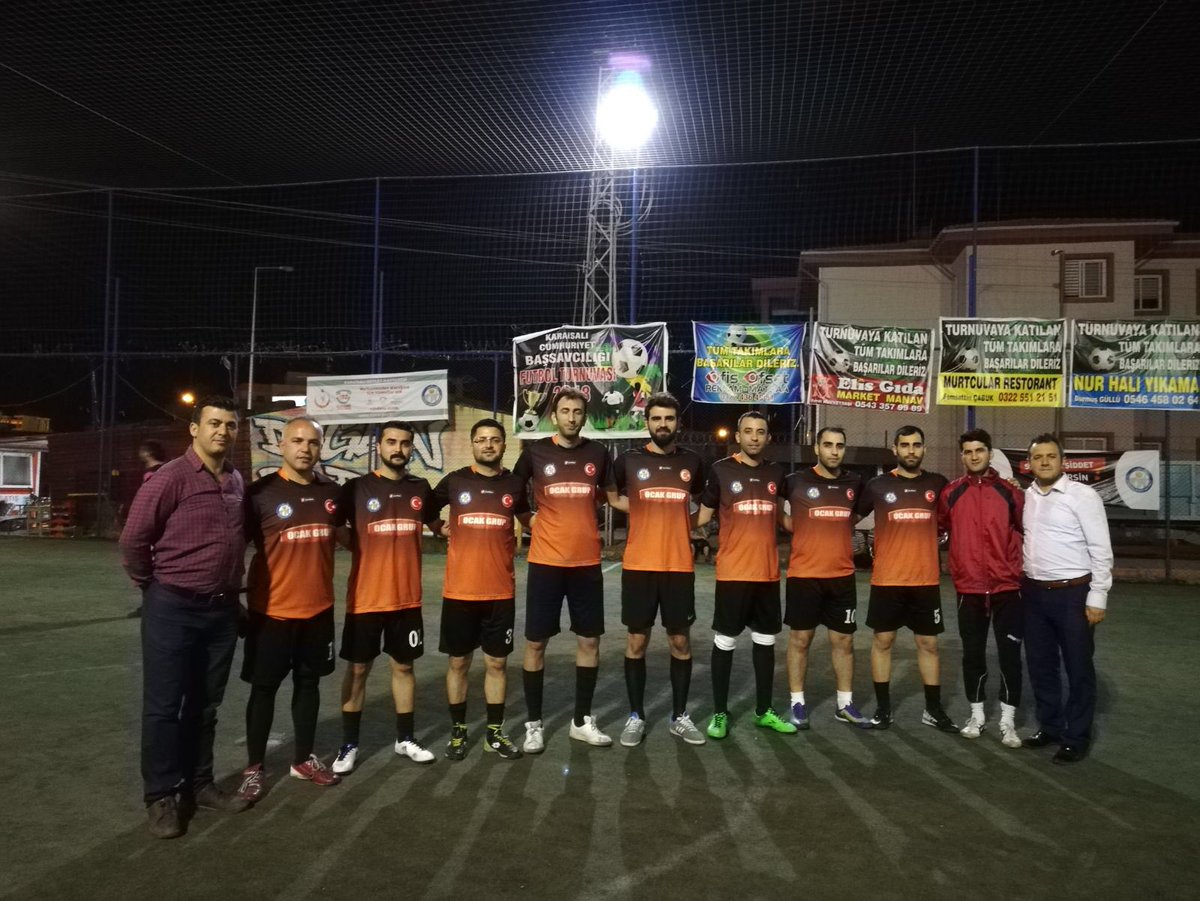 İlçemizde düzenlenen futbol turnuvasında hastane takımımız çeyrek final maçında Adliyespor’u 12-3 mağlup ederek yarı finale çıktı ve büyük bir başarıya imza attı. Takımımızı tebrik ediyoruz. #SporSağlıktır
@adana_sm @sbkhgm