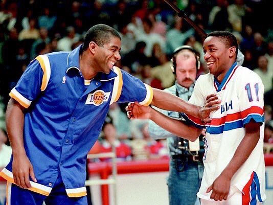BasketDivine's tweet photo. Hoy cumple 57 aΓ±os Isiah Thomas, uno de los mejores bases d la historia,
Hall of Fame
2 Anillos #NBAΒ
MVP Finales 1990
3xEquipo Ideal
Maximo asistente 1985
11xAll-Star
#Leyenda https://t.co/H7hP4xpFTT