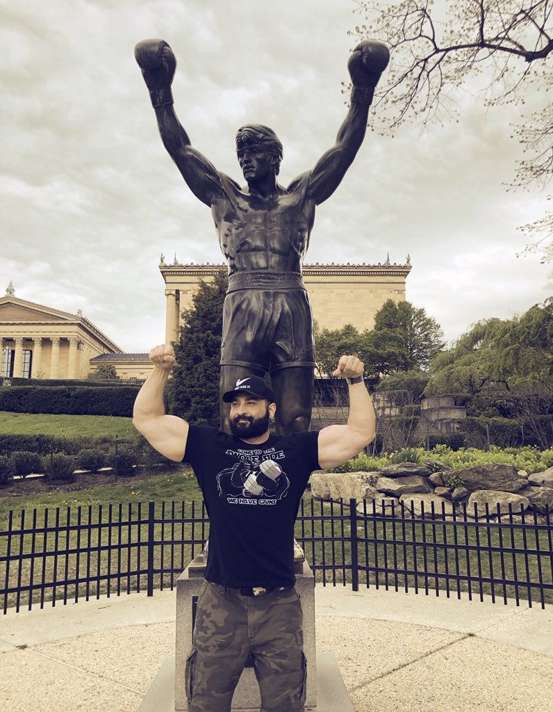 SwoleWars's tweet photo. Rocky statue in Philadelphia https://t.co/20MriF6uTQ