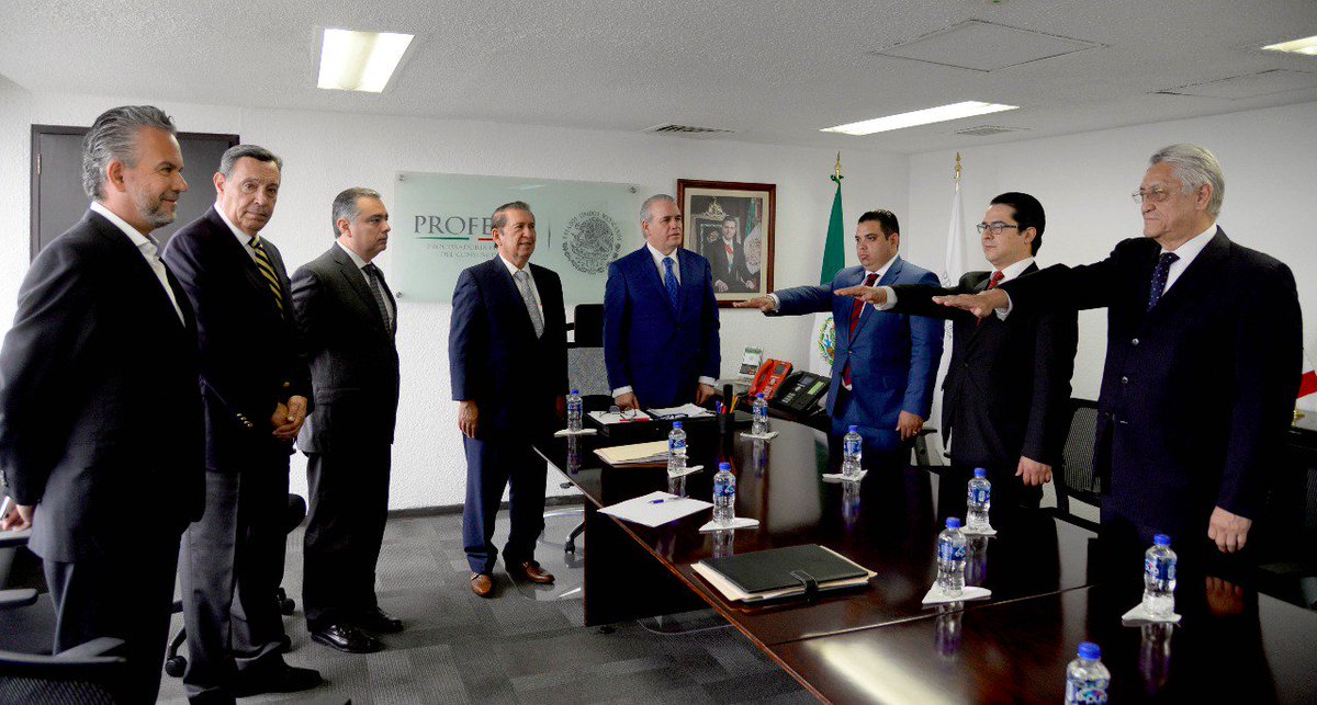 RogelioCerdaP's tweet photo. Hoy tomé protesta a tres nuevos delegados de @Profeco: #ProfecoCDMX SUR, #ProfecoNuevoLeón y #ProfecoPuebla, y los insté a cumplir cabalmente con la nueva Ley Federal de Protección al Consumidor. https://t.co/iCf5cQ9nFL