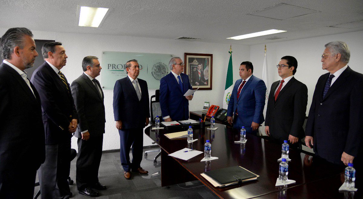 RogelioCerdaP's tweet photo. Hoy tomé protesta a tres nuevos delegados de @Profeco: #ProfecoCDMX SUR, #ProfecoNuevoLeón y #ProfecoPuebla, y los insté a cumplir cabalmente con la nueva Ley Federal de Protección al Consumidor. https://t.co/iCf5cQ9nFL