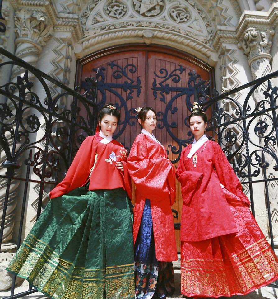 Modern reconstruction of Ming dynasty women dress