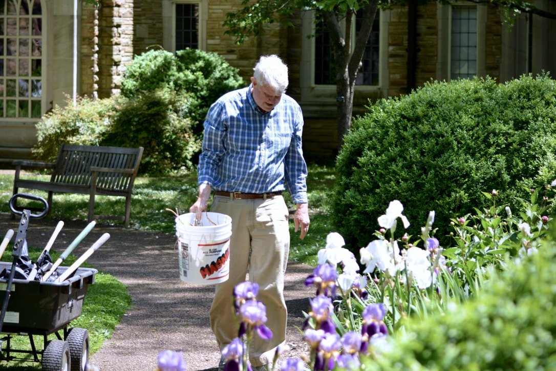 ScarrittBennett's tweet photo. Scarritt Bennett Center is so grateful to the incredible members of McKendree UMC who volunteered on campus yesterday. Campus  looks all the more beautiful because of them. Thank you, @McKendreeUMC! #ScarrittBennett #UMC #loveyourneighbor https://t.co/YlfvSSYYoW