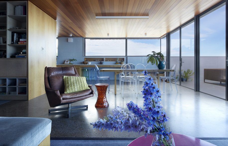 habitusliving's tweet photo. An Environmental Foe Becomes A Sustainability Gem : What was once a poorly designed home is now healthy, sustainable and resilient, with a layout by The Design Commission, inspired by the sea cliffs it sits upon. | https://t.co/3nJtEFyM6V - https://t.co/z6so1uKqBY https://t.co/6B0V8Rwe5j