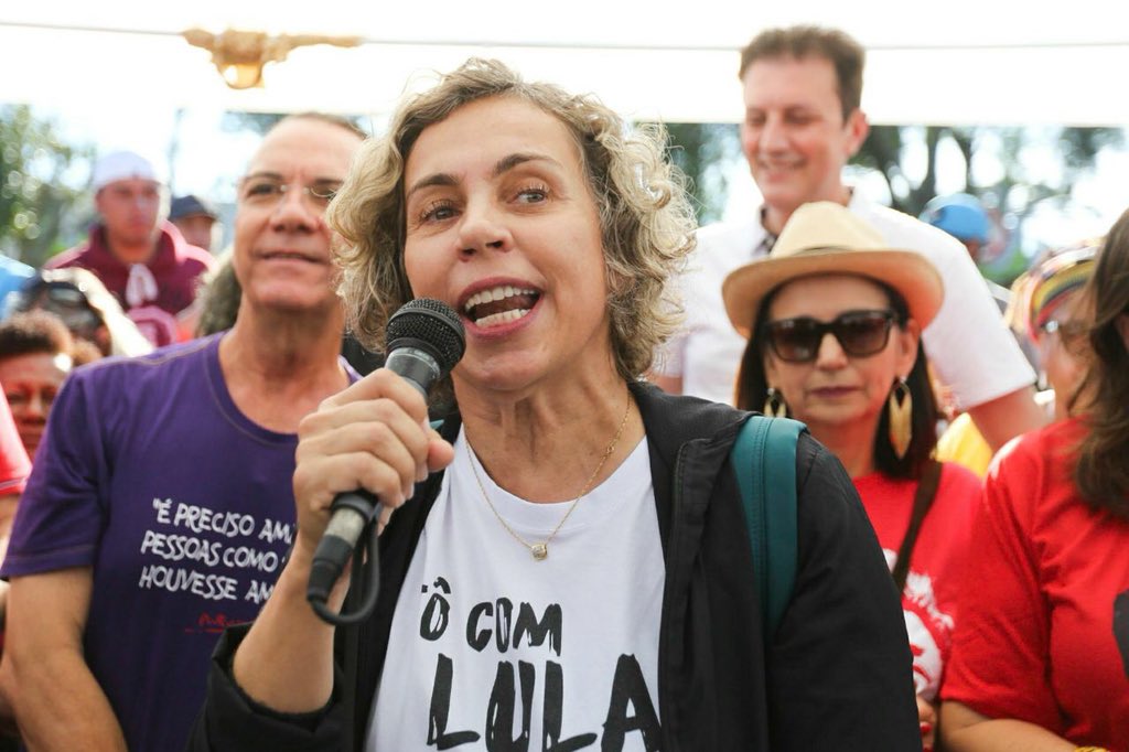 anapaulalimapt's tweet photo. Lula estamos aqui! Na resistência por você e pelo povo. #lulalivre #sccomlula https://t.co/j0qdeEsAP4