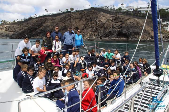CeamarCanarias's tweet photo. Avistamientos de cetáceos con #escolares del CEIP Ajei. Playa Honda, la Mar de Vida https://t.co/AI5pxXKygT