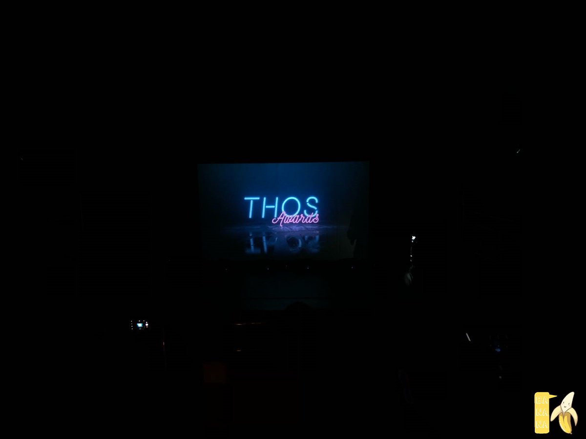 bloglaBANANA's tweet photo. [#THOSAwards2018] ¡Sobre el escenario @davidandu_! Comienza la gala de los #THOSAwards, una gala muy especial para lxs fans en España de #BTS #방탄소년단 por su nominación en la categoría de Mejor Fandom. ¿Lograrán ganar? 🏆✨🤩
▶️ https://t.co/TO7kTdR64R https://t.co/kyNnHG3225
