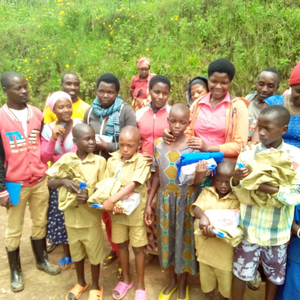 bahonawe's tweet photo. Urubyiruko rw'umurenge wa cyumba#gicumbi district Rwasubije mu ishuri abana 11 batishoboye rubaha imyenda y'ishuri ndetse n'ibikoresho by'ishuli@Rwanda northern province#muda1jmv@gatjmv@eagstrust#Rwanda national youth council https://t.co/6yEs9u2mBv