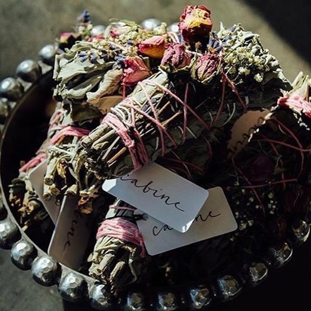 AmberACollins's tweet photo. Happy Monday! Have you entered our Mother’s Day Giveaway yet? 🌹✨ We will be giving away one of our beautiful sunshine smudge bundles. Enter for your chance to win 10 different prizes perfect for Mom, or for yourself from 10 different amazing local ar… https://t.co/h8iON6r3E1 https://t.co/k5QxQLqpee