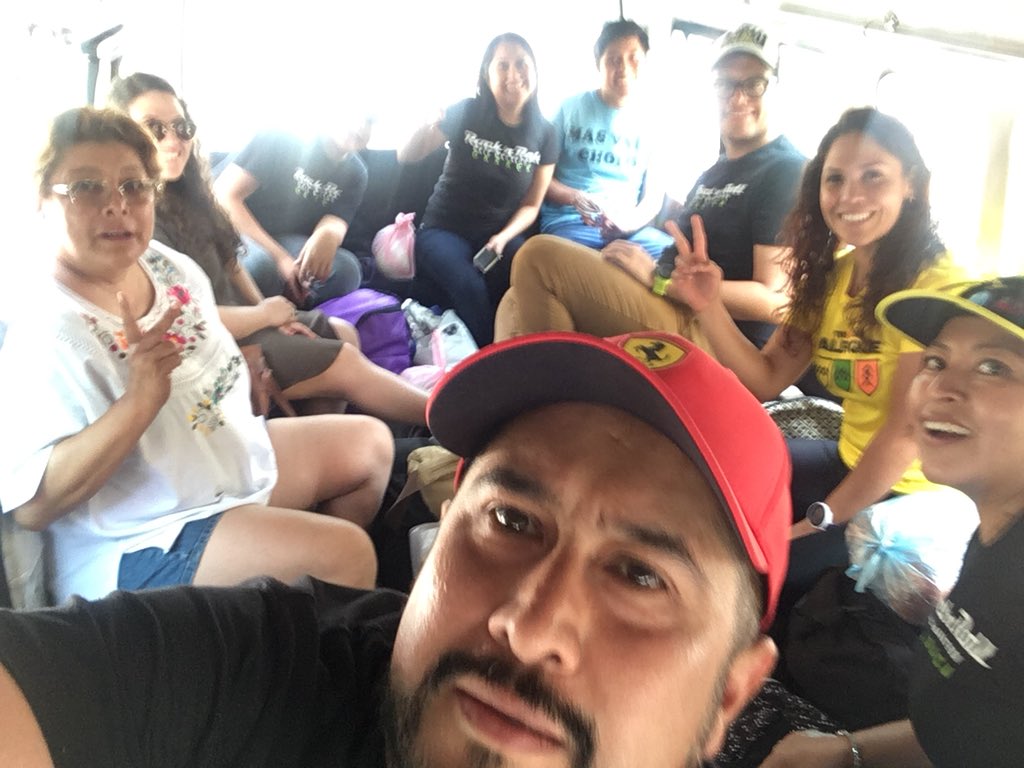 doctorespindola's tweet photo. Emprendemos la graciosa huida. Gracias a su gente (menos al dueño del estacionamiento ni a la que cobra, a la doña del chocolate, al compa que cobra el baño del mercado 20 nov., a la mesera del María Teresa) #Jetones. Todos los demás muchas gracias!!! @LosCobardesTeam #Puñito👊🏽 https://t.co/ArKEYSD4Kv