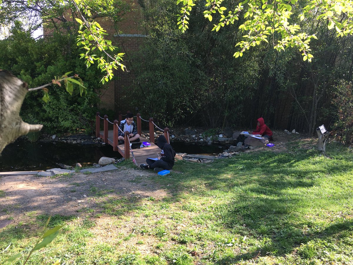 CampbellArtAPS's tweet photo. Gr 5 X-Artists drew today in the courtyard, seeking perspective, overlapping, shadow, etc. Some artists chose to also incorporate time lapse/video of their work. #lowtechhightech #outdoordrawing #studiolearning #outdoorclassroom @CampbellAPS @CampbellOutside @APSArts @APSVirginia https://t.co/VGMcyUYNDP