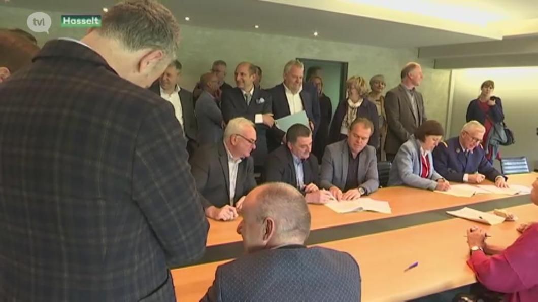 TVLbe's tweet photo. 30 Limburgse gemeenten slaan de handen in elkaar in de strijd tegen de georganiseerde misdaad https://t.co/ewwqcXs8NY #tvlnieuws https://t.co/ZldE8E2ywq