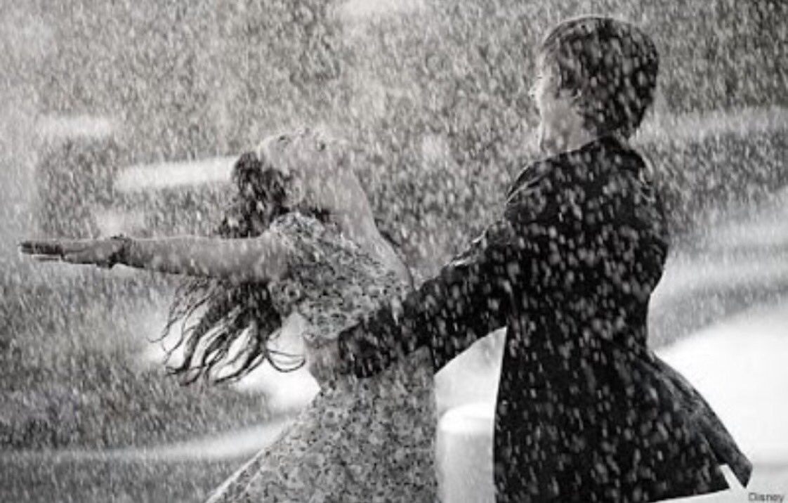 🌧☔️

تعال نلعب تحت الماء
نتراشق بالماء كأني لم أكبر...💧💧💦
 وكأنك لم تكبر...
تعال نلعب تحت المطر 
نتجادل كثيرا
أنا أحبك أكثر
أوأنت تحبني أكثر...!