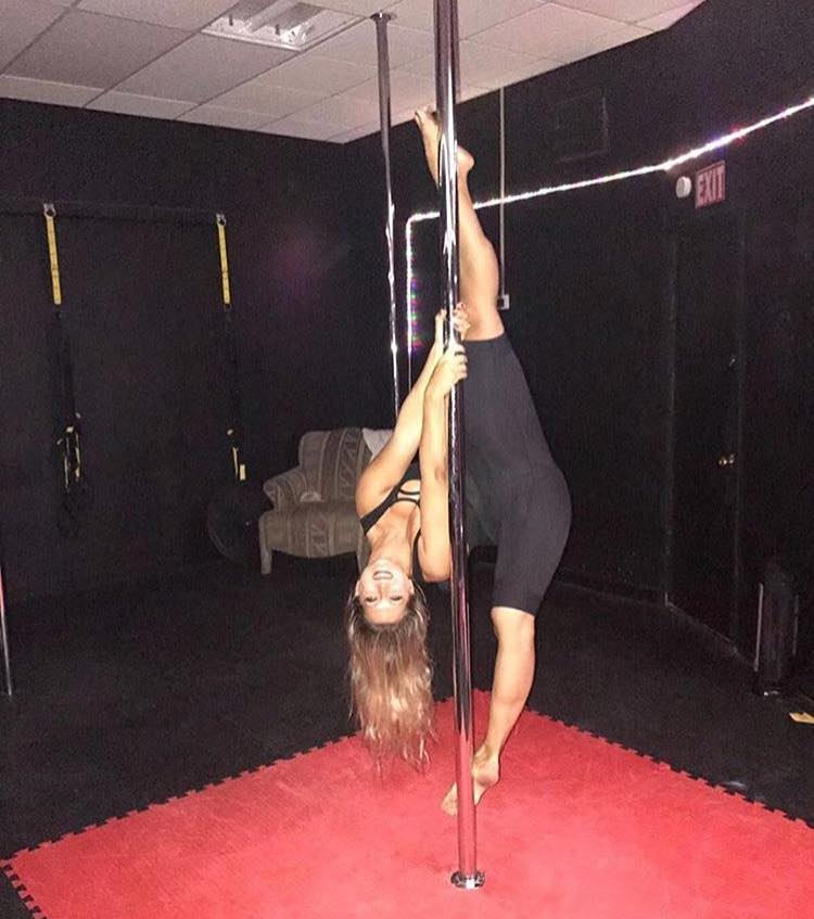 GotPole2's tweet photo. Let this #blondebeauty be your #MondayMotivation 💥 #GetStrong, #GetFit, #GotPole 🙌🏻 Try a class at either of our studios for just $20! PM us today and we’ll #SeeYouWhereWeFly 🔥 https://t.co/CkJi7BMeCs
