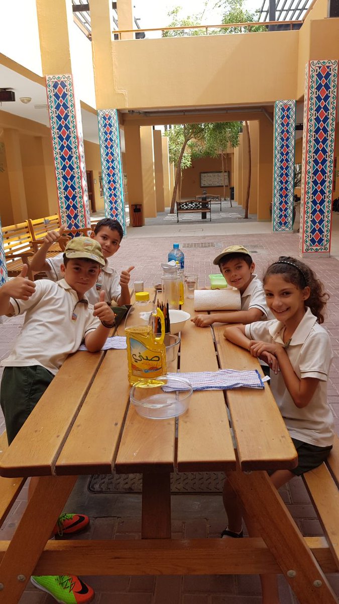 MsPiatGCS's tweet image. Another fun day for our native speakers! The students are doing scientific experiences as part of the Italian national curriculum. #behappybegcs #GCSmothertongue @MrJamiePlunkett @GCSPRIMARYHOP @GCSPYPCor